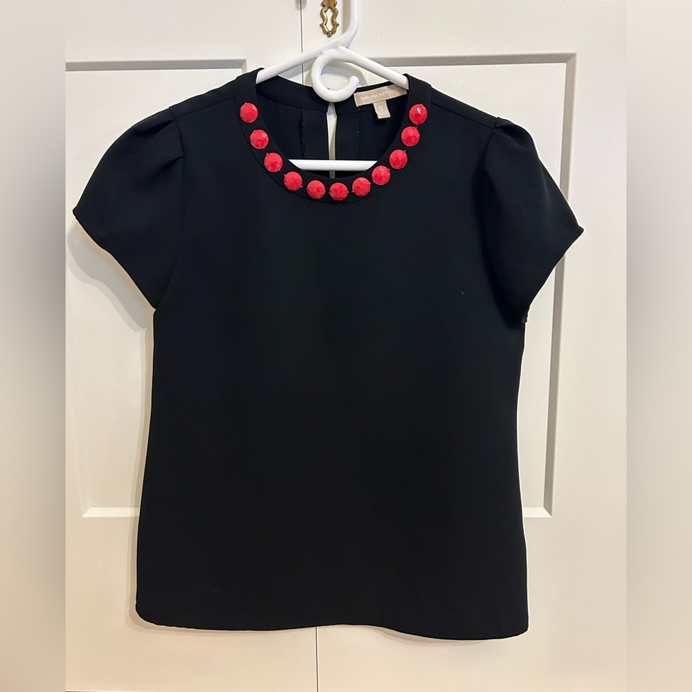 Banana Republic Black Short Sleeve Women’s Business Casual Shirt - Red Buttons